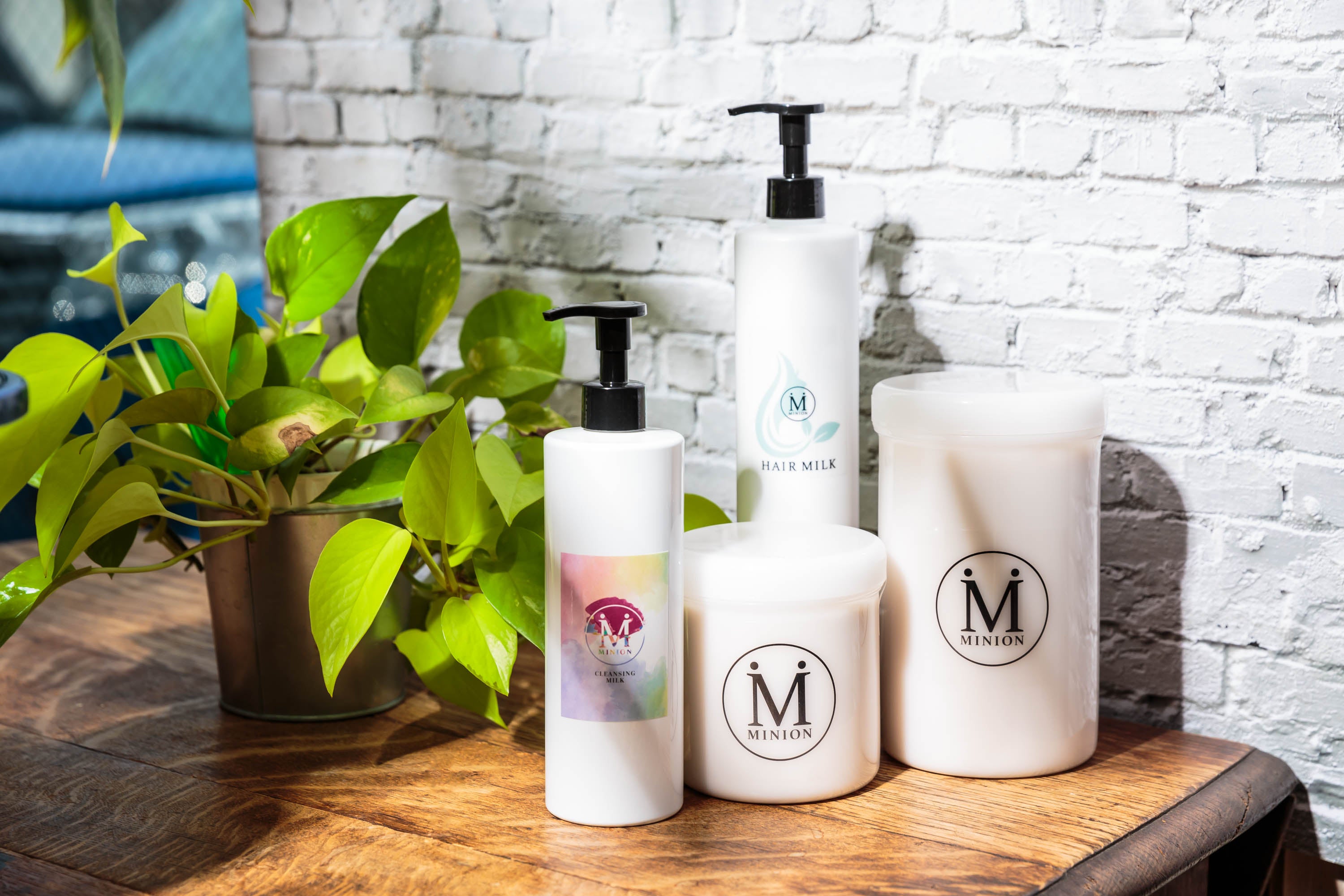 ミニオン化粧品 | エステサロン・治療院向け「ホルミシスクリーム」等